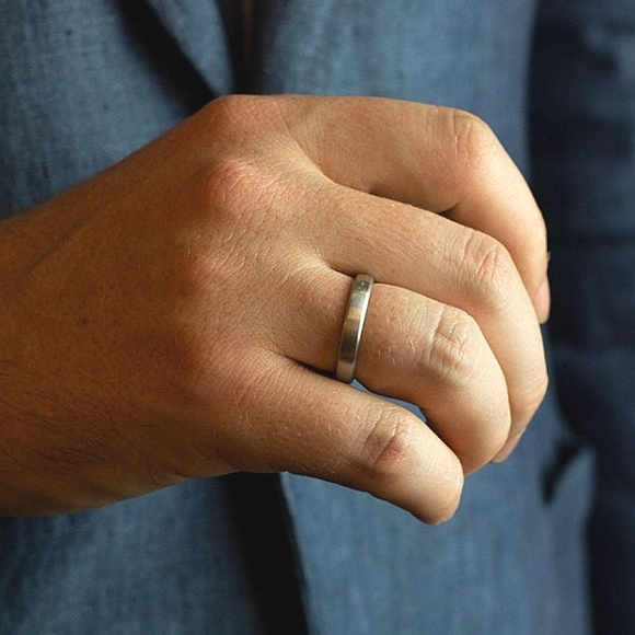 Van Cleef & Arpels Symbolized Strength of the Plat - Picture 4 of 4